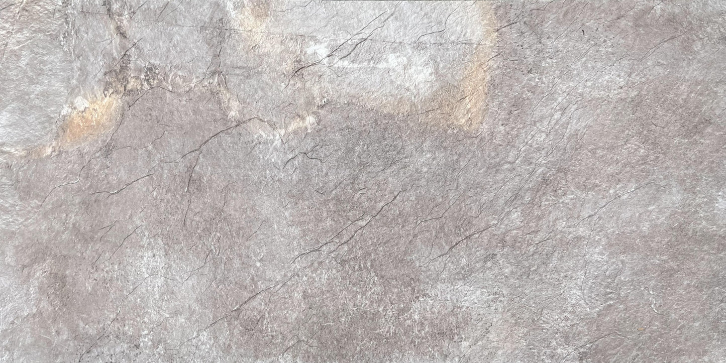 Rūdžių raudona skalūno