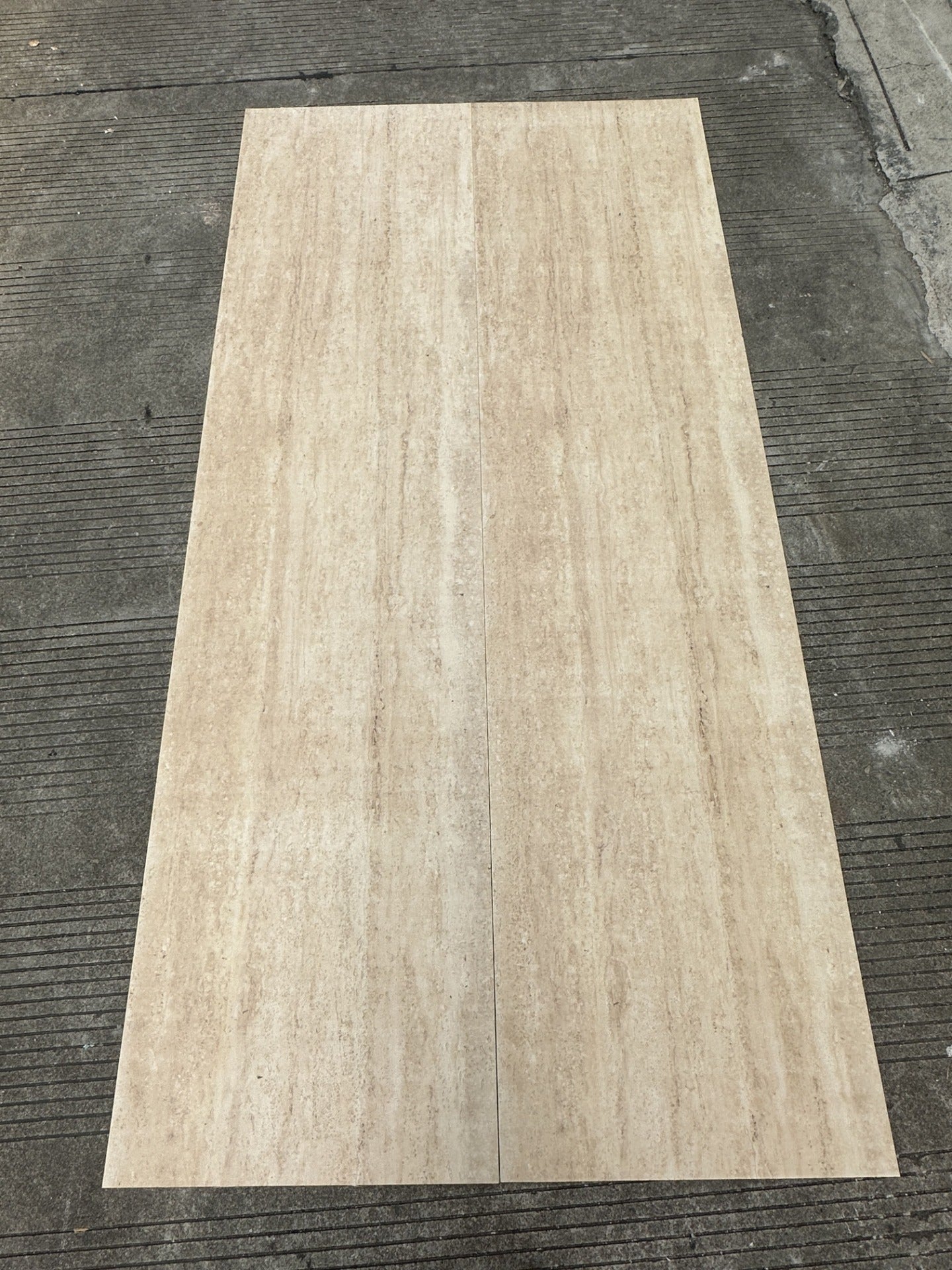 Linijinis travertinas