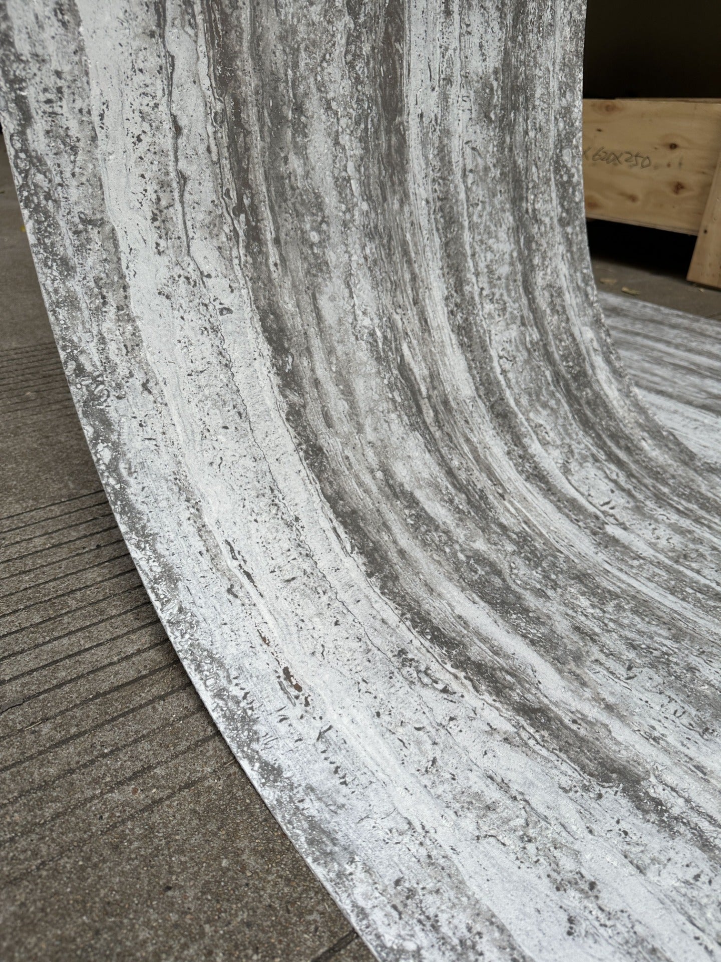 Linijinis travertinas