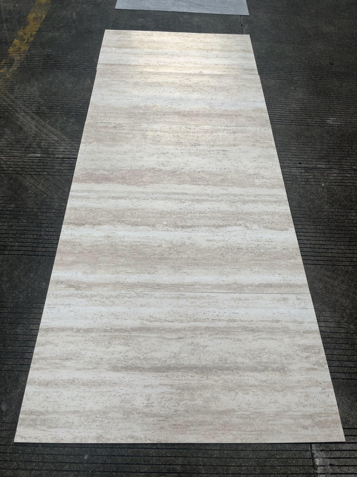 Linijinis travertinas