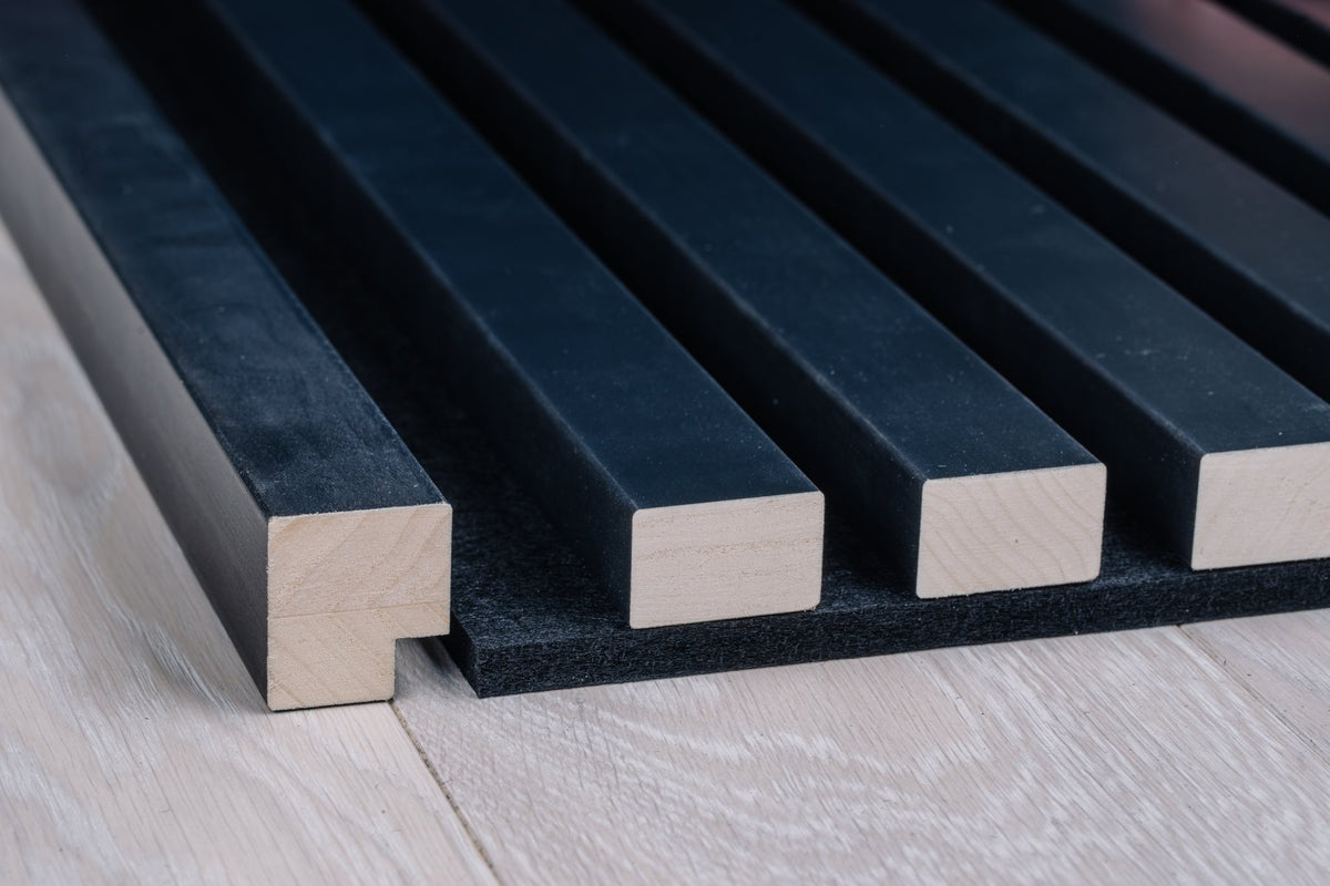 Anthracite aspen slats on black felt with end moulding detail