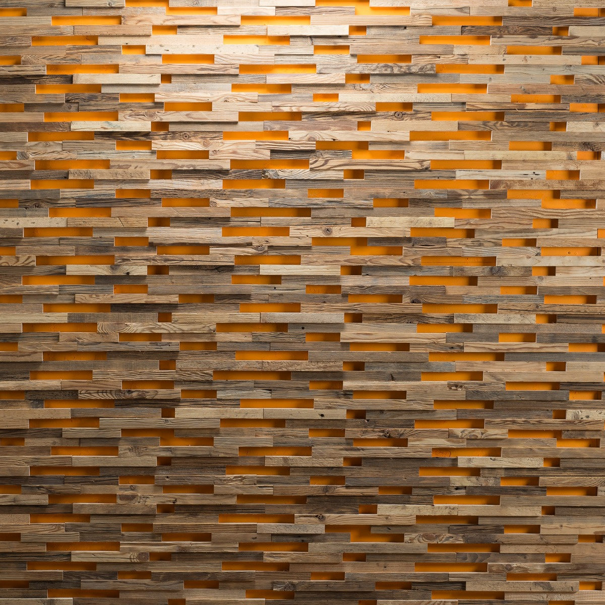 Деревянная декоративная панель для стен на выставке